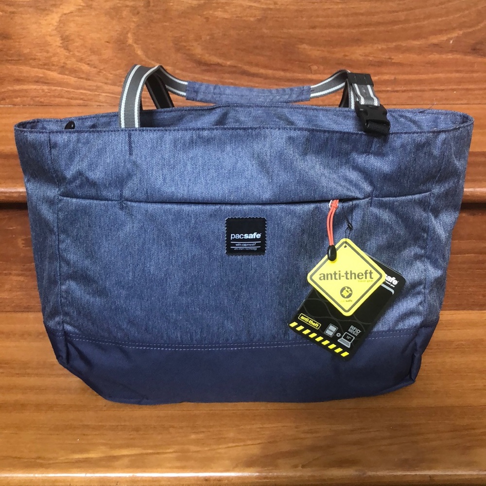Pacsafe computer tote